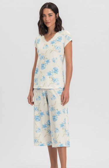 Pijama Feminino Manga Curta Com Calça Pantacourt