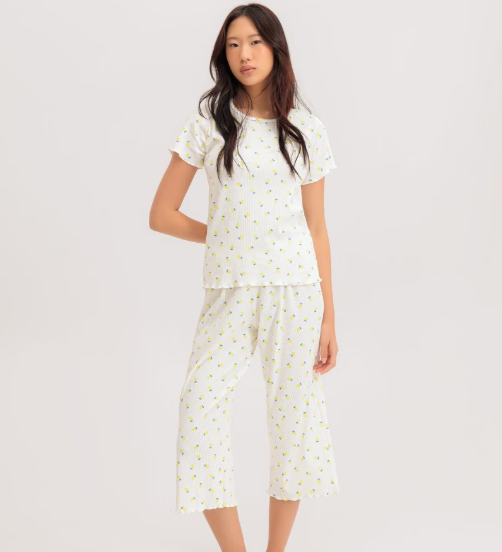 Pijama Feminino Manga Curta Com Calça Pantacourt